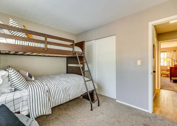 Holiday home 2 White Mountain Condos! 1/2 Mi To Country Club *